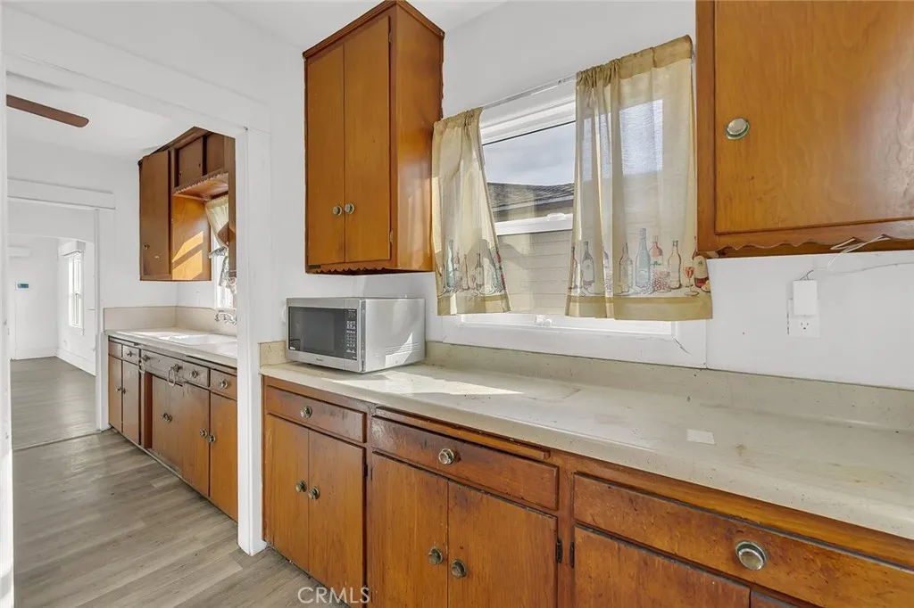 926 East 97th Street, Los Angeles, California 90002 home-pic-17